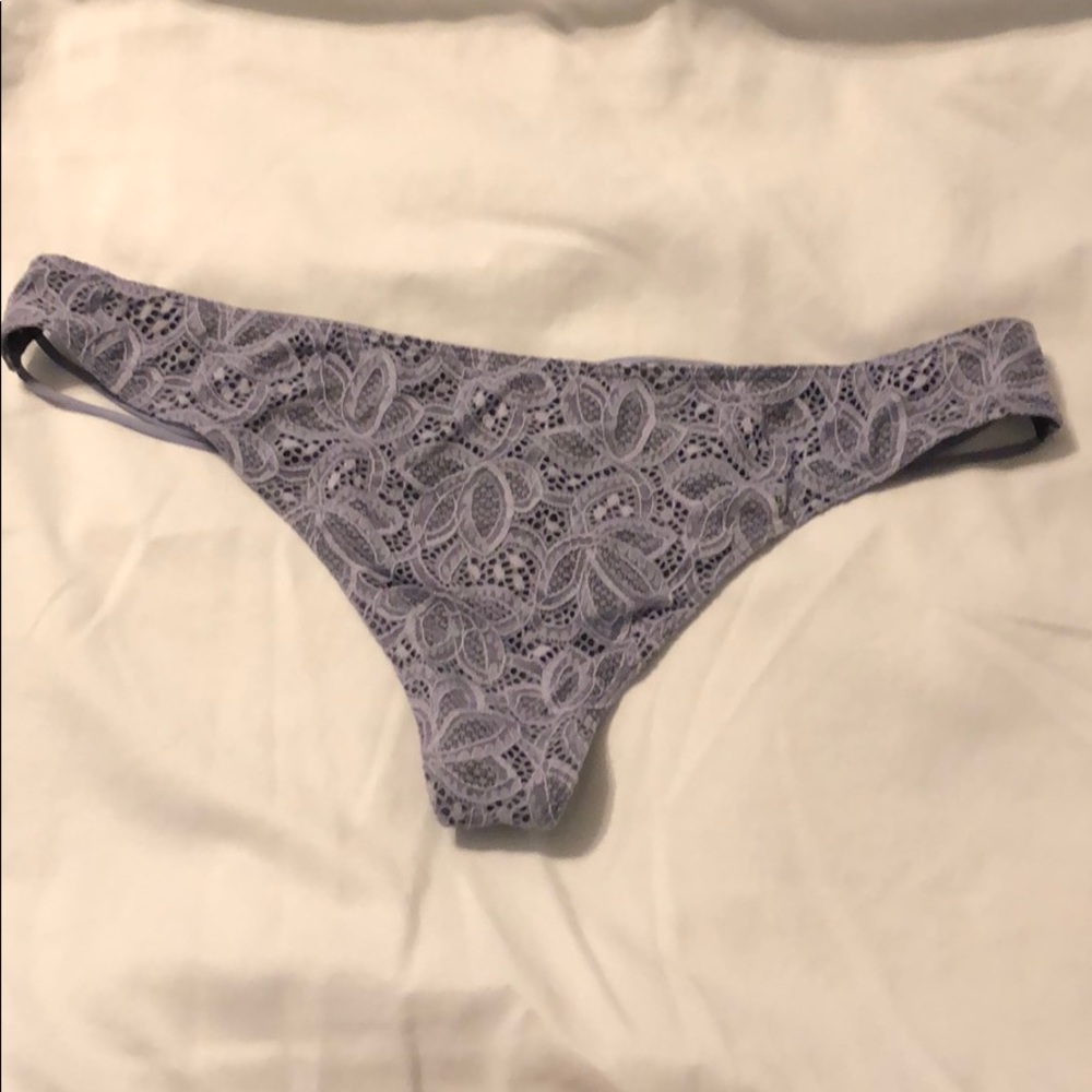 Victoria’s Secret V-string lg